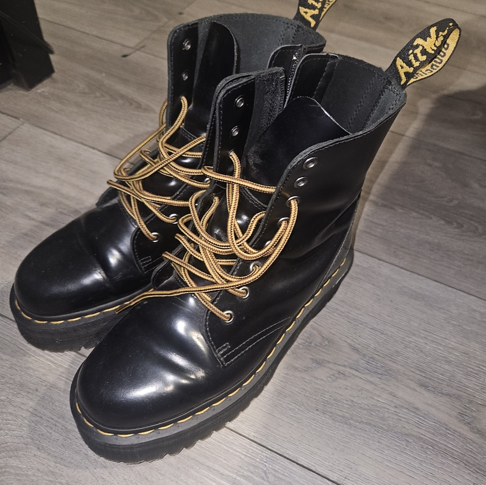Women's Black Leather Boots DOC MARTENS